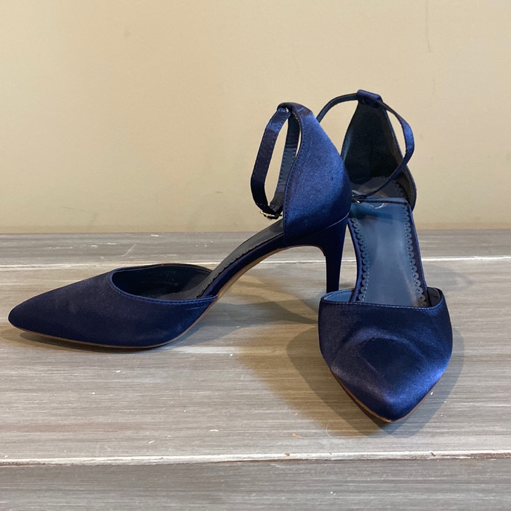 Journee Collection Navy Satin Pumps